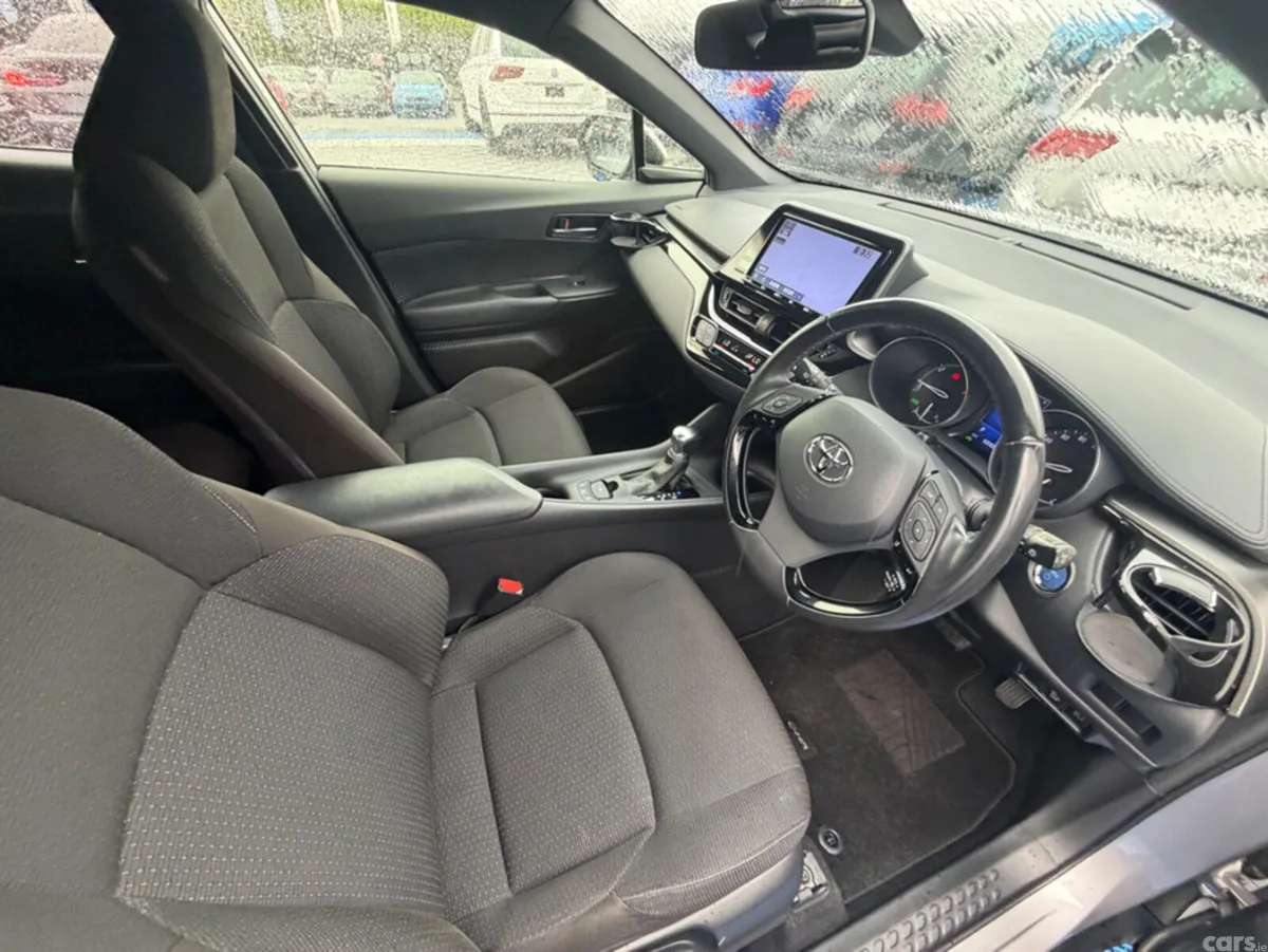 Toyota C-HR SUV, Petrol Hybrid, 2019, Silver