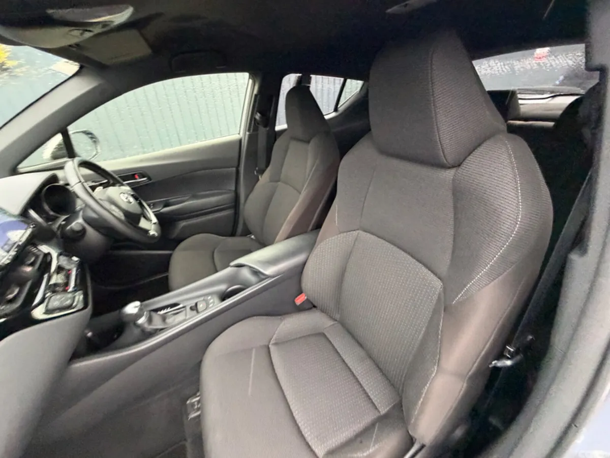 Toyota C-HR SUV, Petrol Hybrid, 2019, Silver