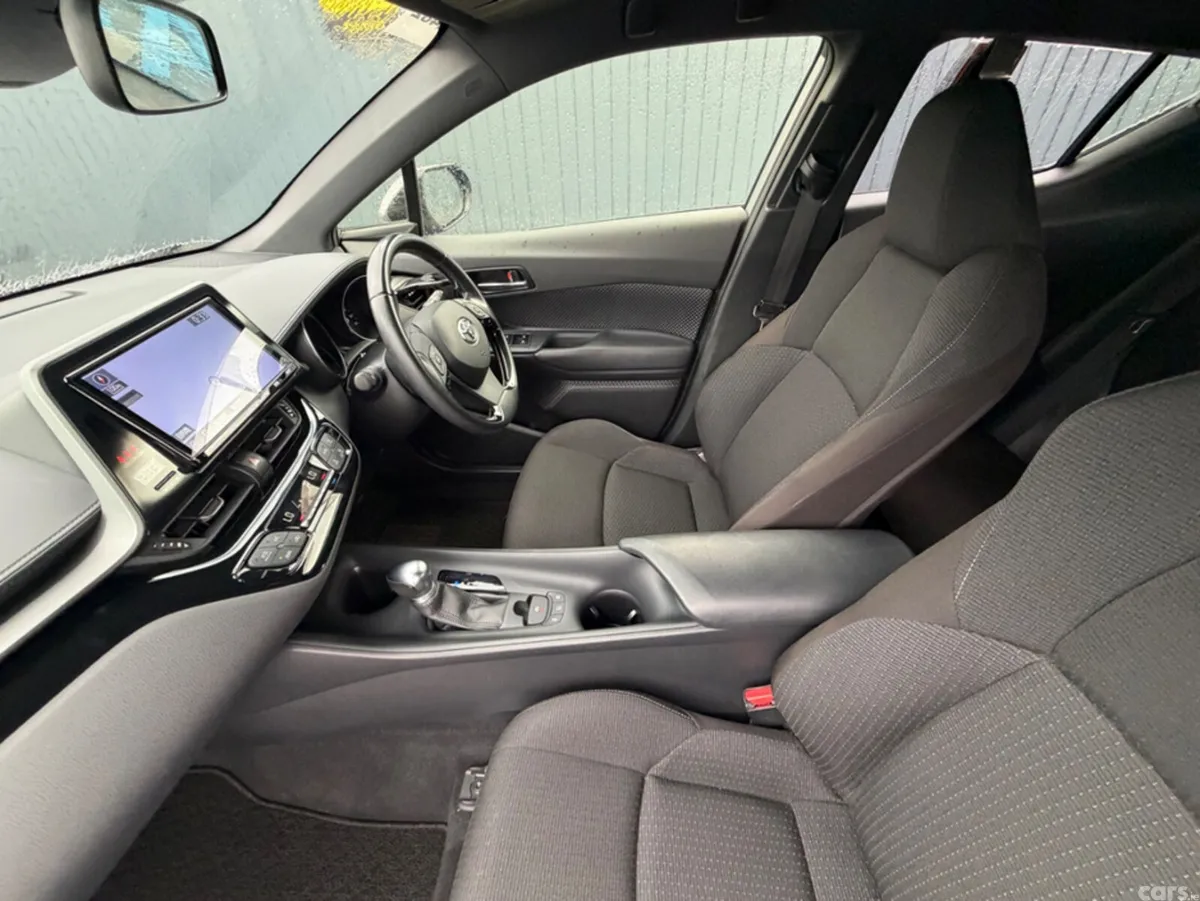 Toyota C-HR SUV, Petrol Hybrid, 2019, Silver