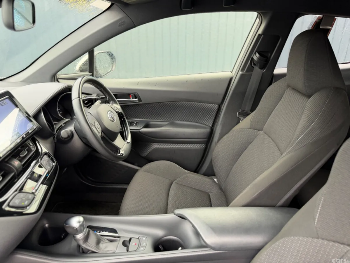 Toyota C-HR SUV, Petrol Hybrid, 2019, Silver