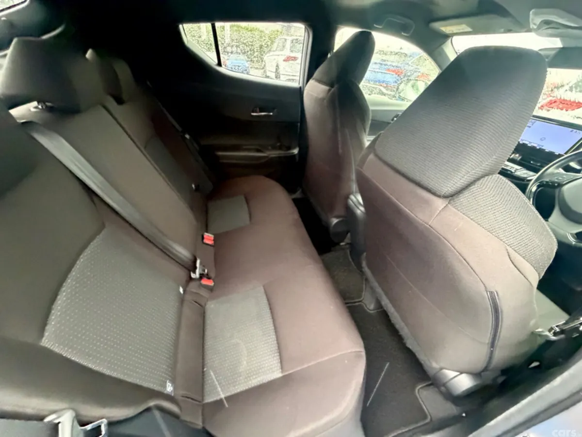 Toyota C-HR SUV, Petrol Hybrid, 2019, Silver