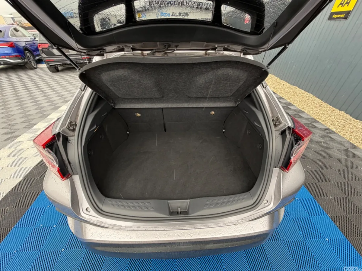 Toyota C-HR SUV, Petrol Hybrid, 2019, Silver