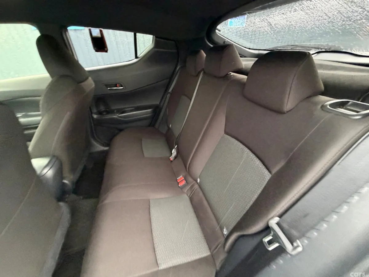 Toyota C-HR SUV, Petrol Hybrid, 2019, Silver
