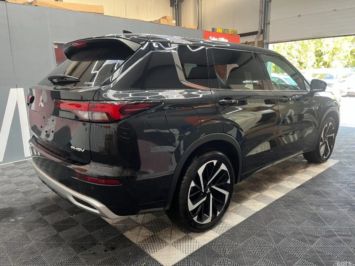 Mitsubishi Outlander SUV, Petrol Plug-in Hybrid, 2024, Black