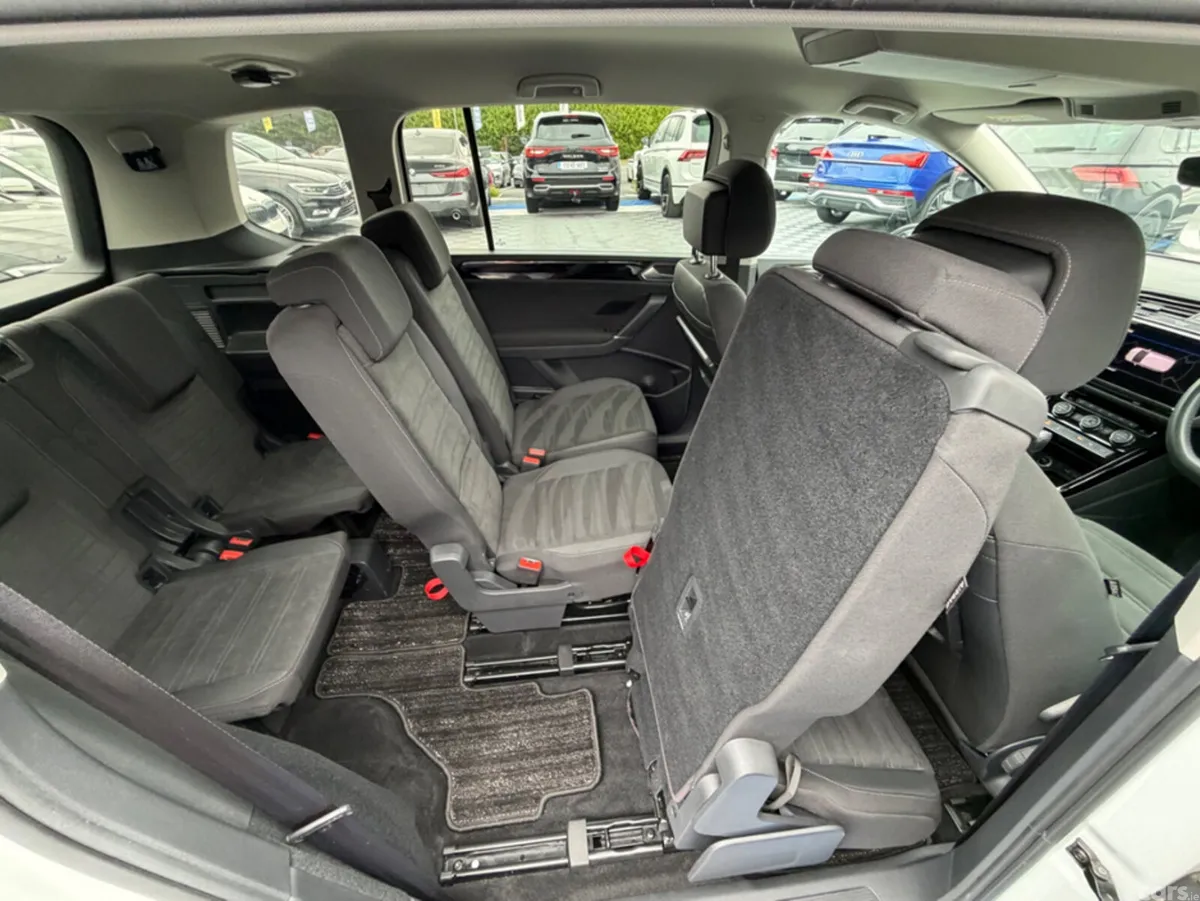 Volkswagen Touran MPV, Diesel, 2019, White