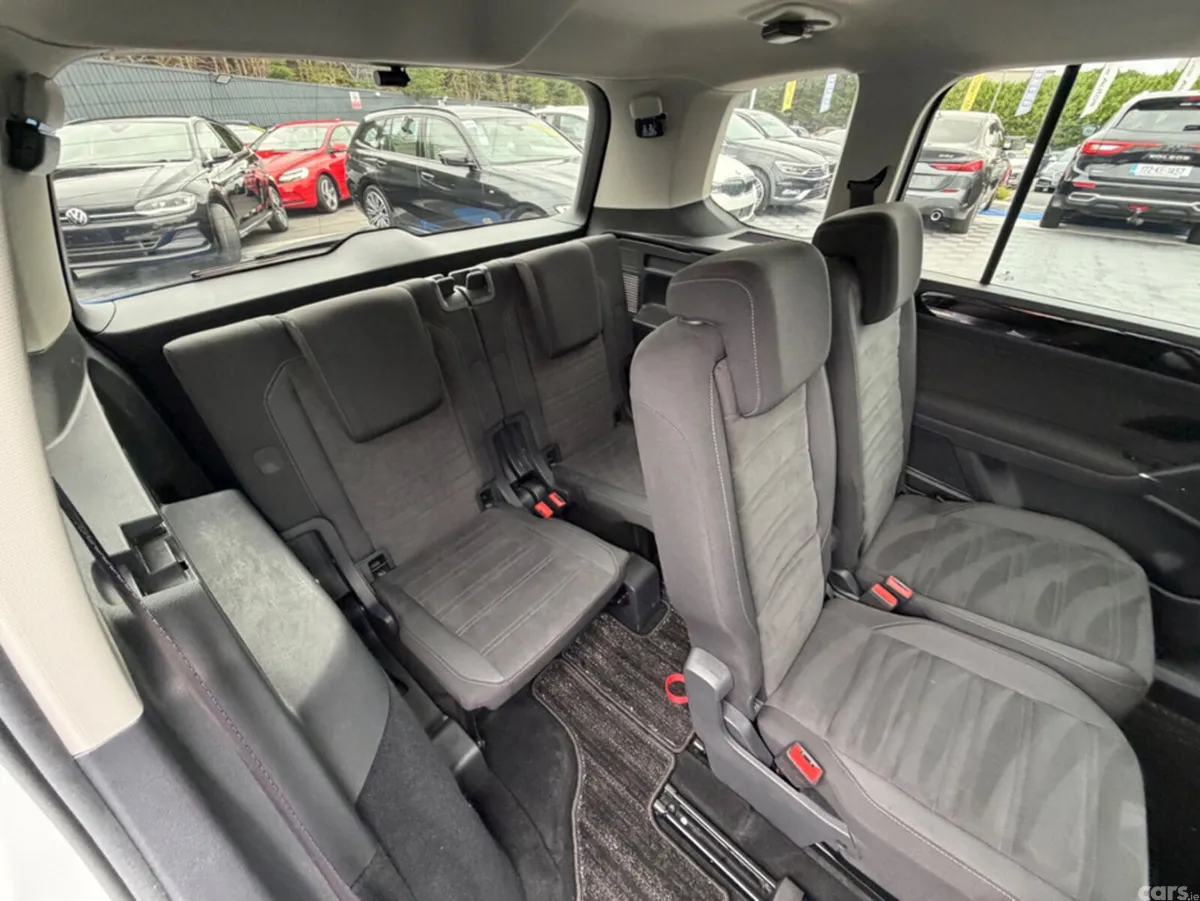 Volkswagen Touran MPV, Diesel, 2019, White