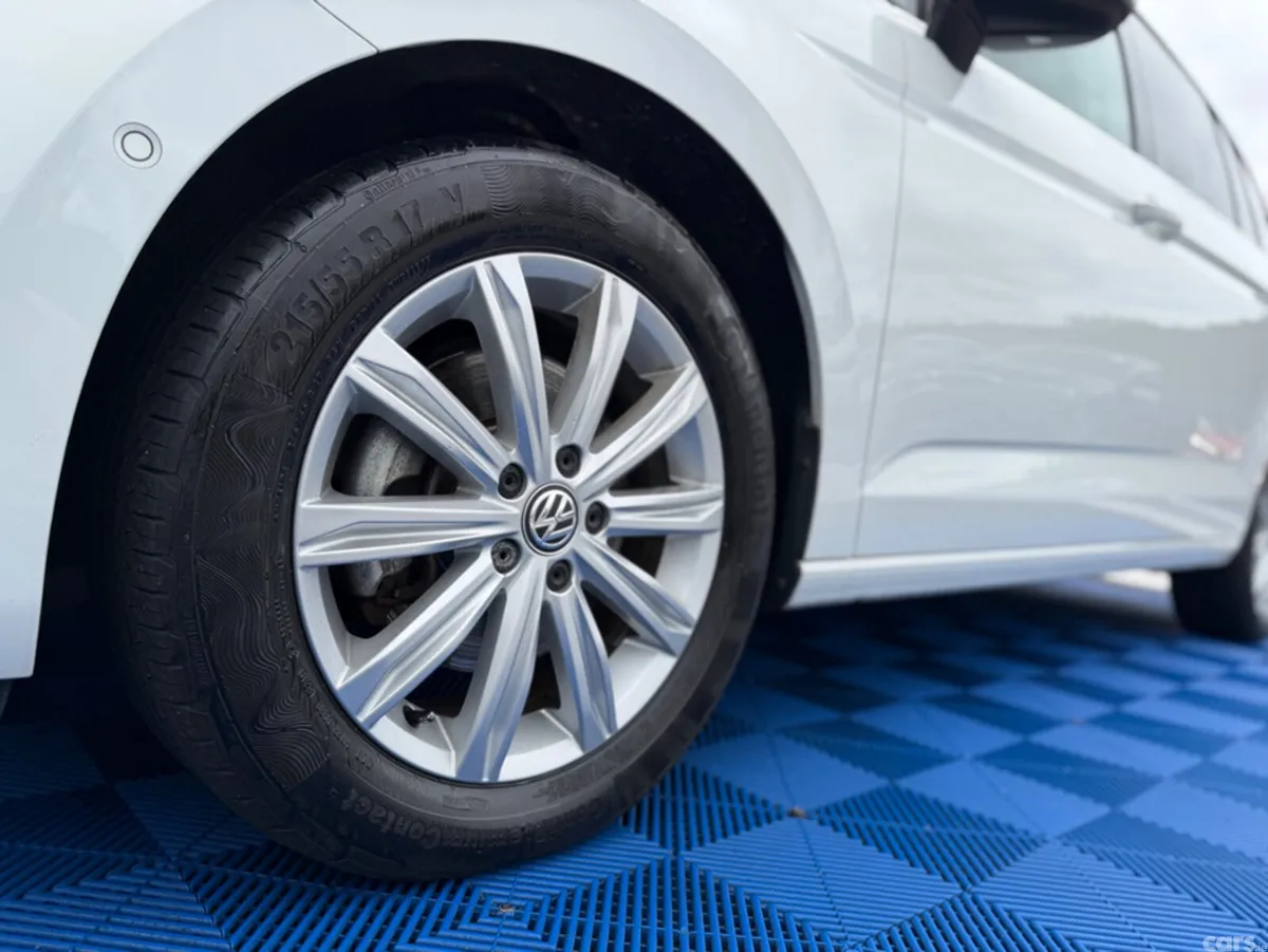 Volkswagen Touran MPV, Diesel, 2019, White