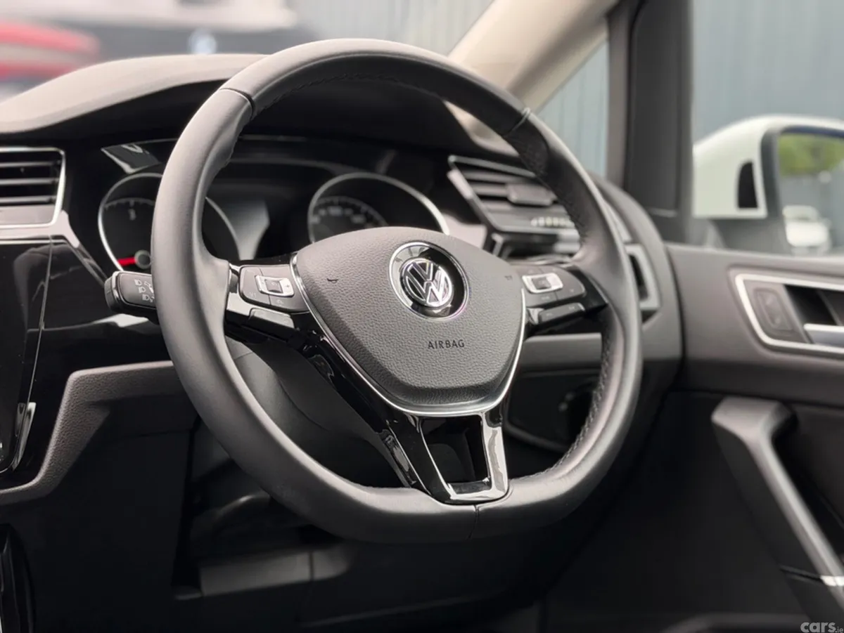Volkswagen Touran MPV, Diesel, 2019, White