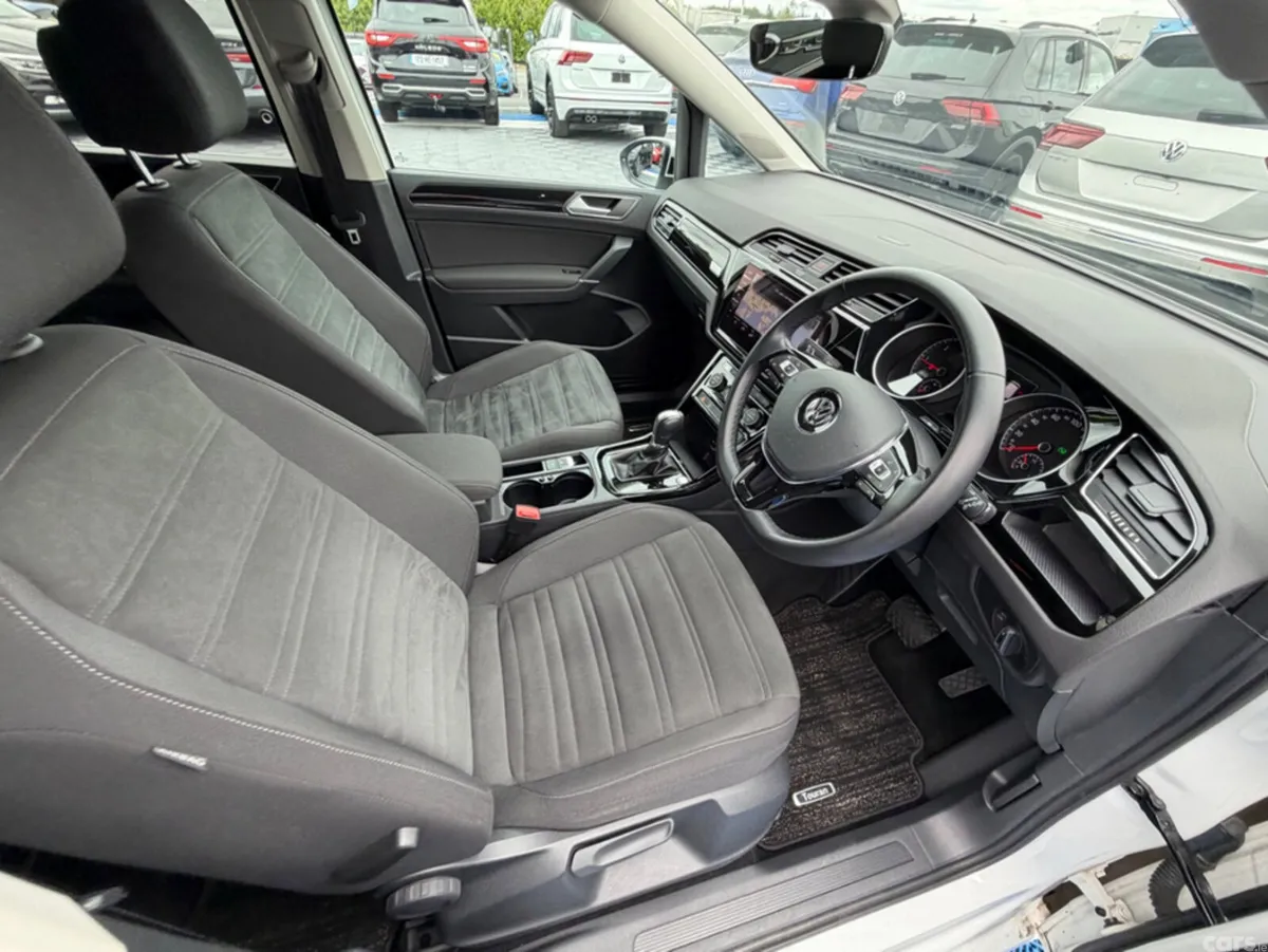 Volkswagen Touran MPV, Diesel, 2019, White