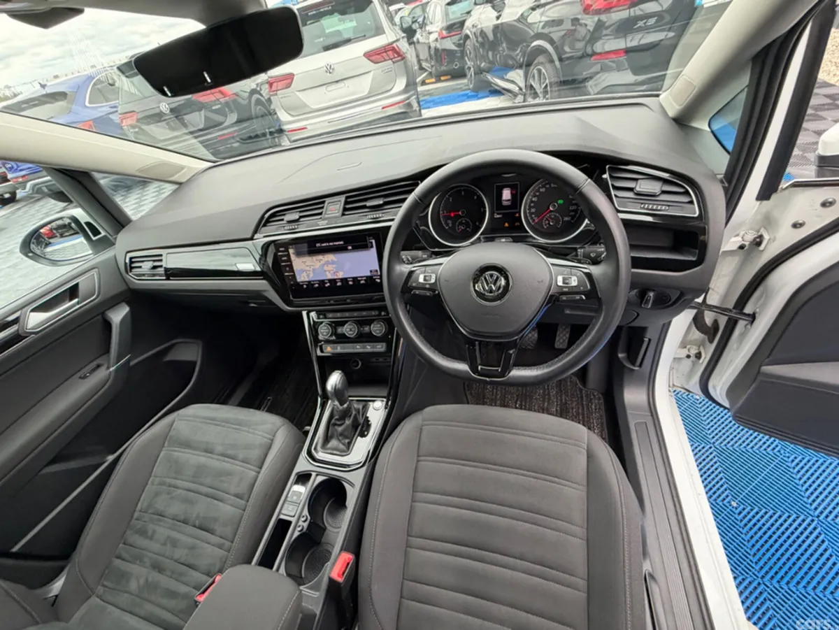 Volkswagen Touran MPV, Diesel, 2019, White