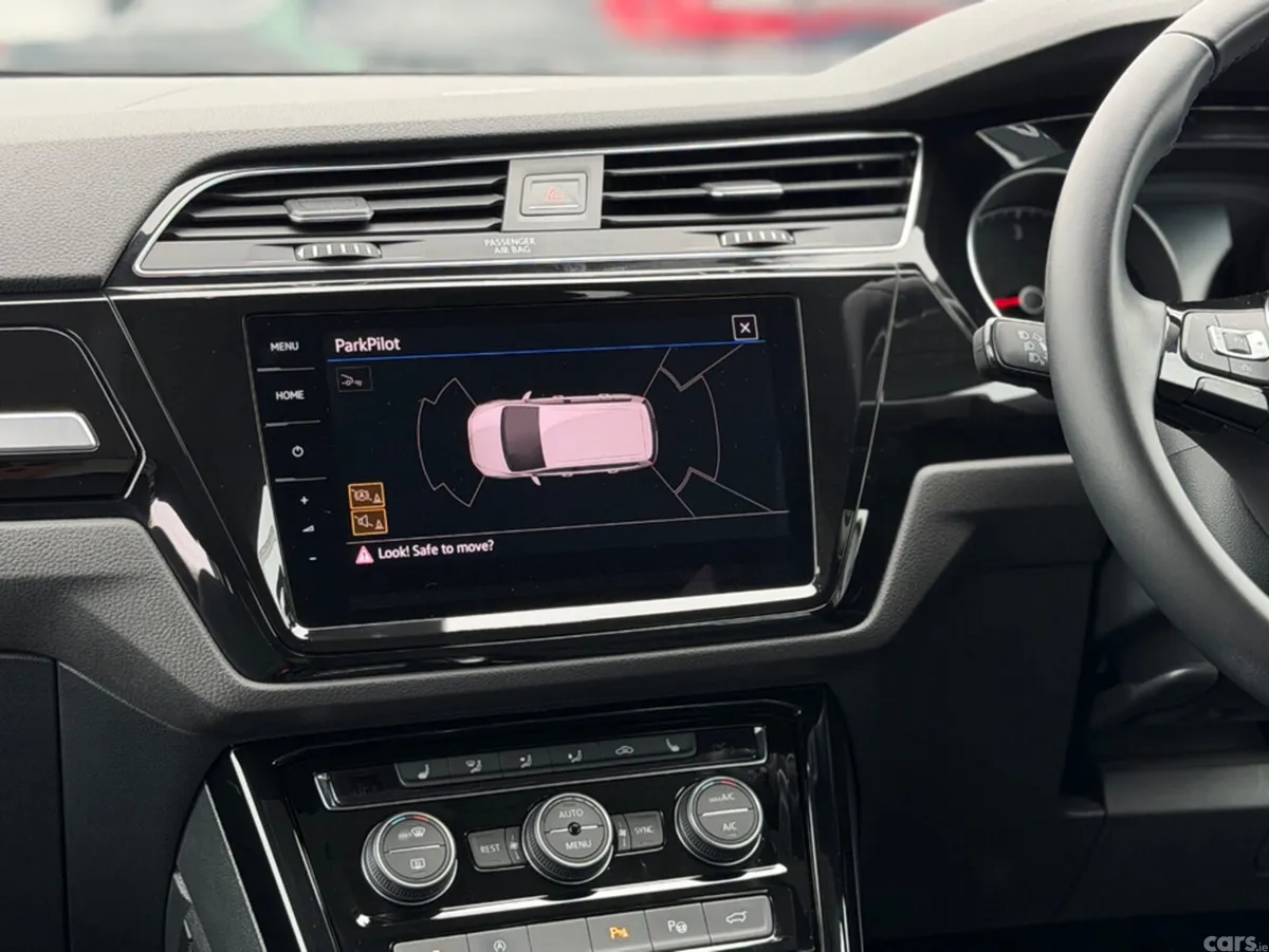 Volkswagen Touran MPV, Diesel, 2019, White