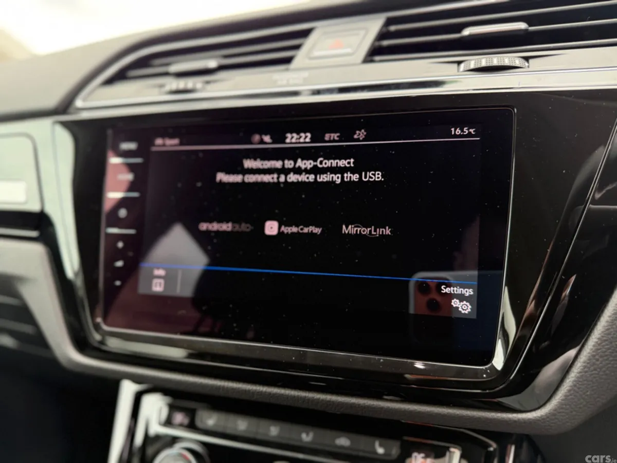 Volkswagen Touran MPV, Diesel, 2019, White