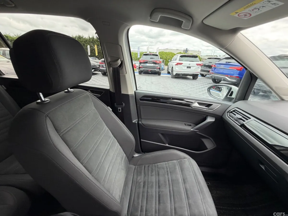 Volkswagen Touran MPV, Diesel, 2019, White
