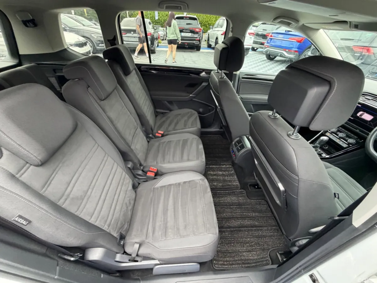Volkswagen Touran MPV, Diesel, 2019, White