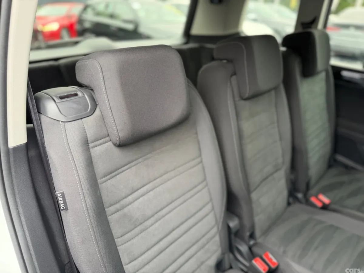 Volkswagen Touran MPV, Diesel, 2019, White