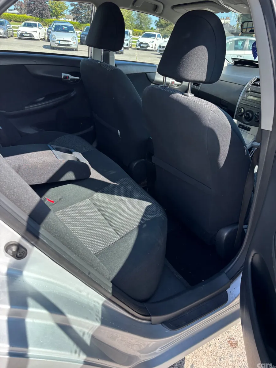 Toyota Corolla Saloon, Diesel, 2012, Silver