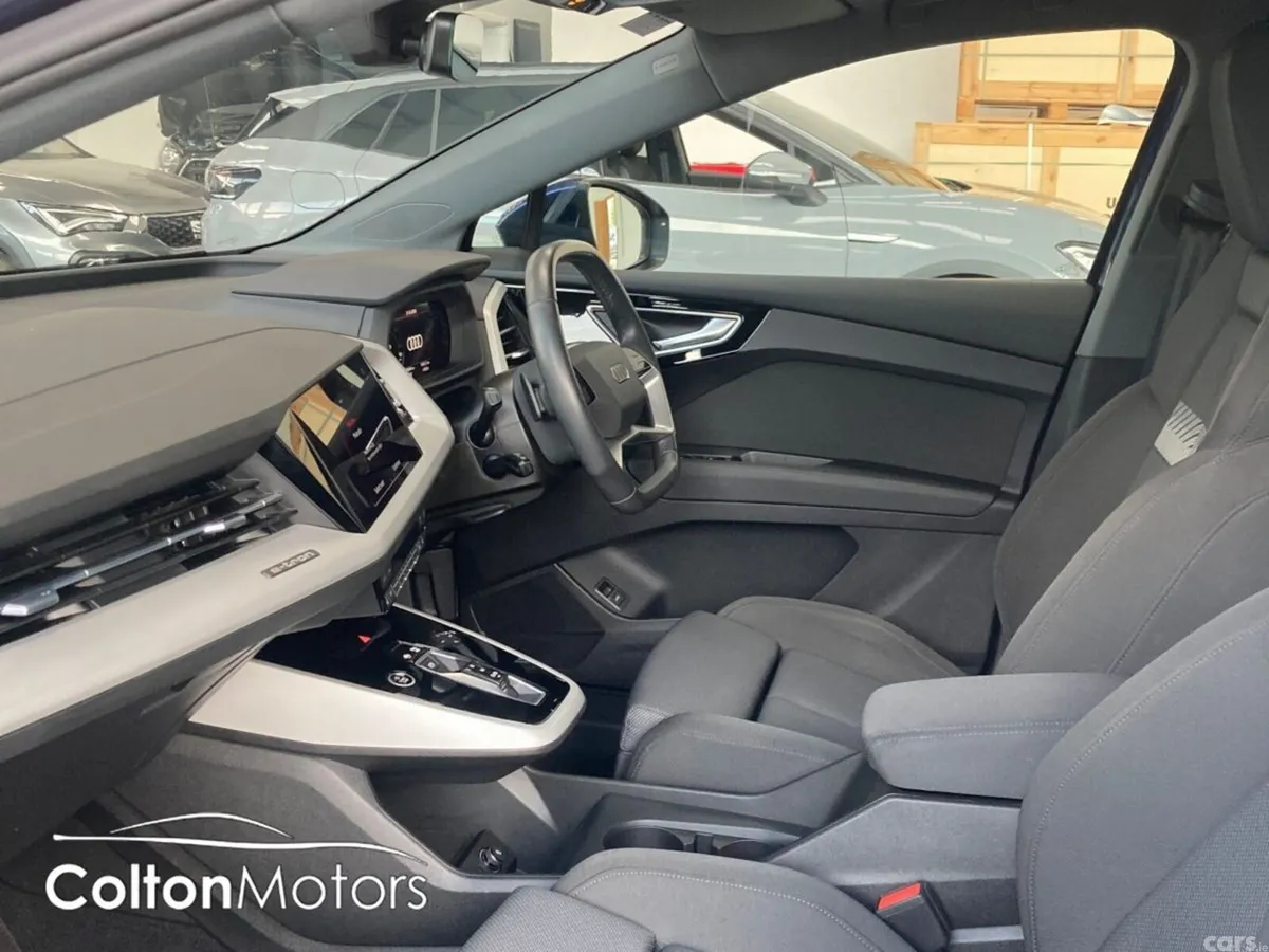 Audi Q4 e-tron Hatchback, Electric, 2023, Blue