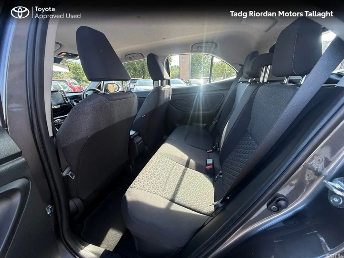 Toyota Yaris Cross Hatchback, Petrol Hybrid, 2023, Grey