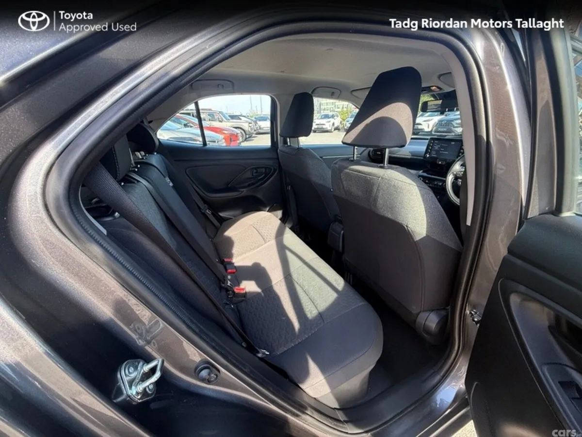 Toyota Yaris Cross Hatchback, Petrol Hybrid, 2023, Grey