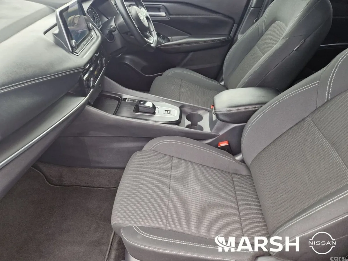 Nissan Qashqai MPV, Petrol Hybrid, 2023, Red