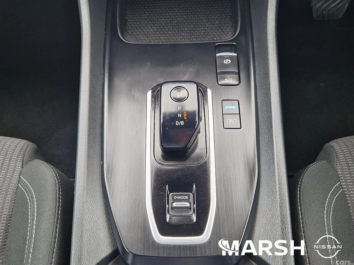 Nissan Qashqai MPV, Petrol Hybrid, 2023, Red