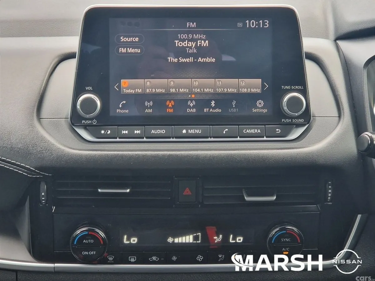 Nissan Qashqai MPV, Petrol Hybrid, 2023, Red