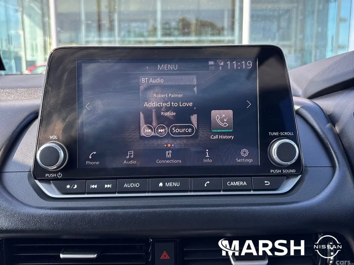 Nissan Qashqai MPV, Petrol Hybrid, 2023, Red