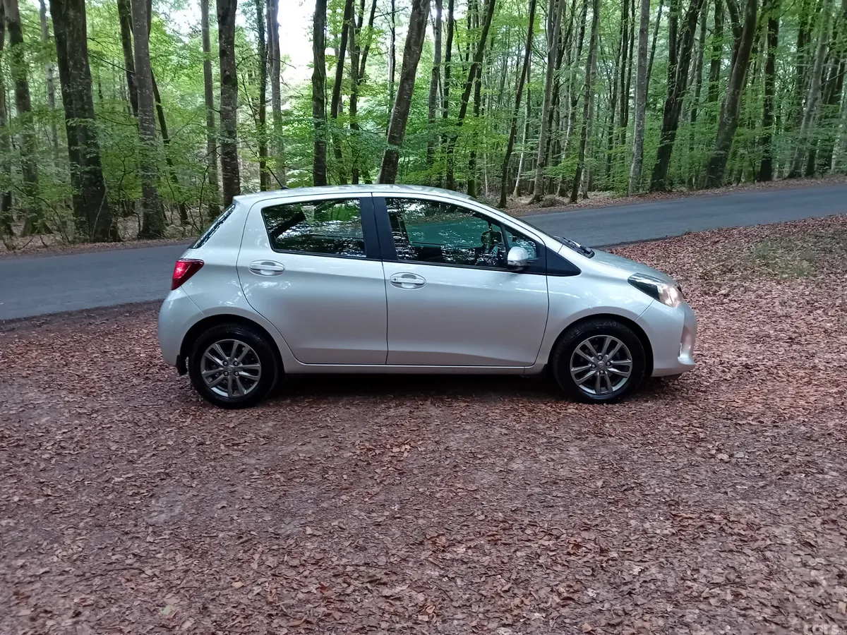 Toyota Yaris Hatchback, Petrol, 2017, Grey