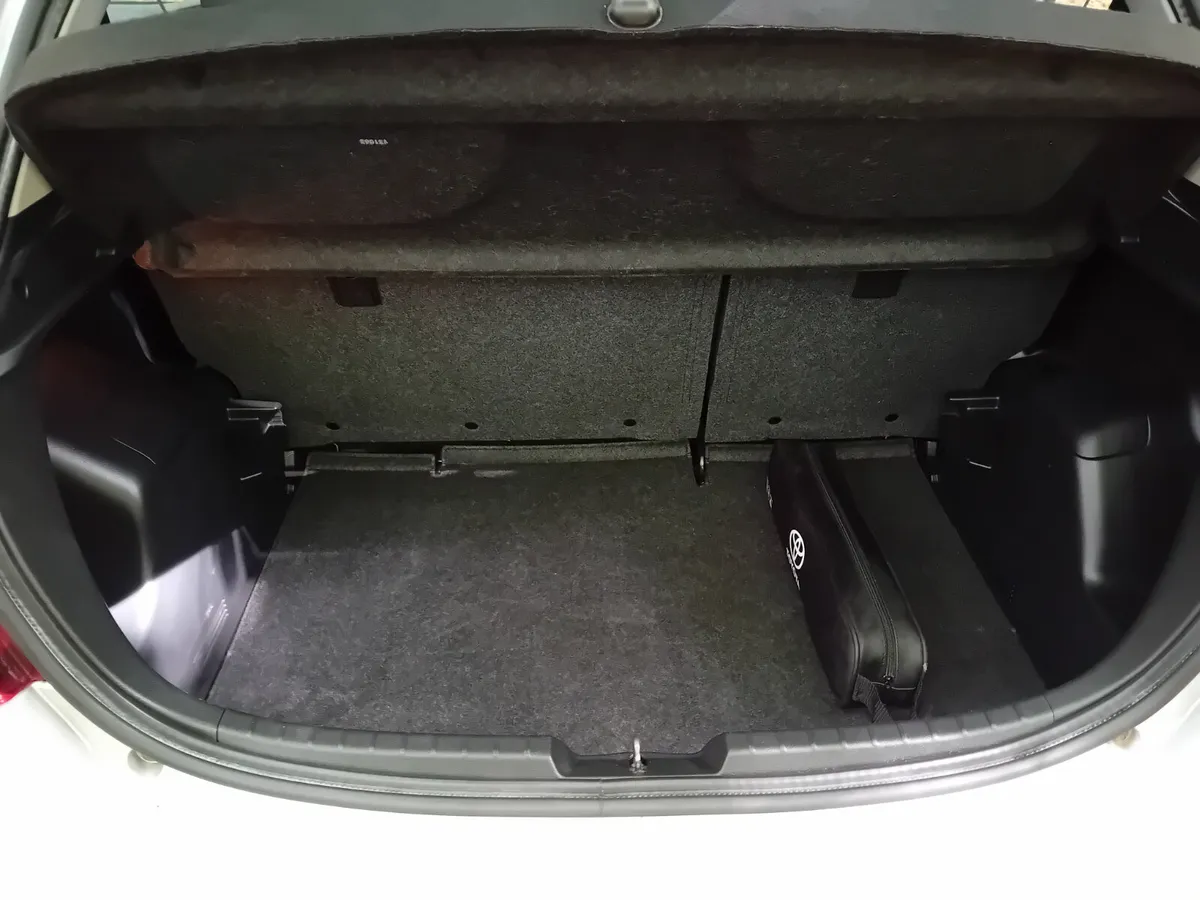 Toyota Yaris Hatchback, Petrol, 2017, Grey