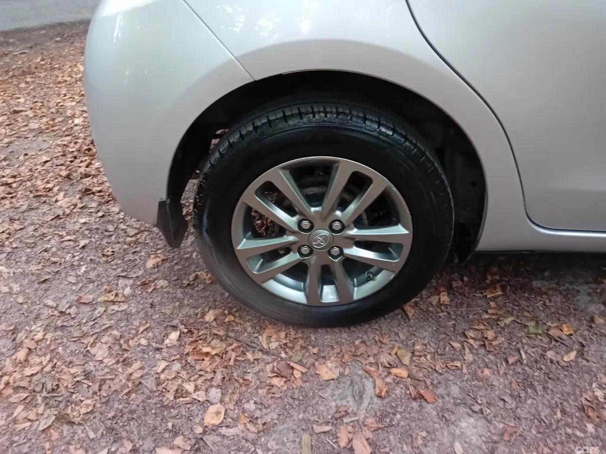 Toyota Yaris Hatchback, Petrol, 2017, Grey