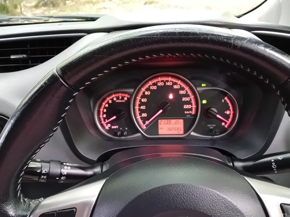 Toyota Yaris Hatchback, Petrol, 2017, Grey