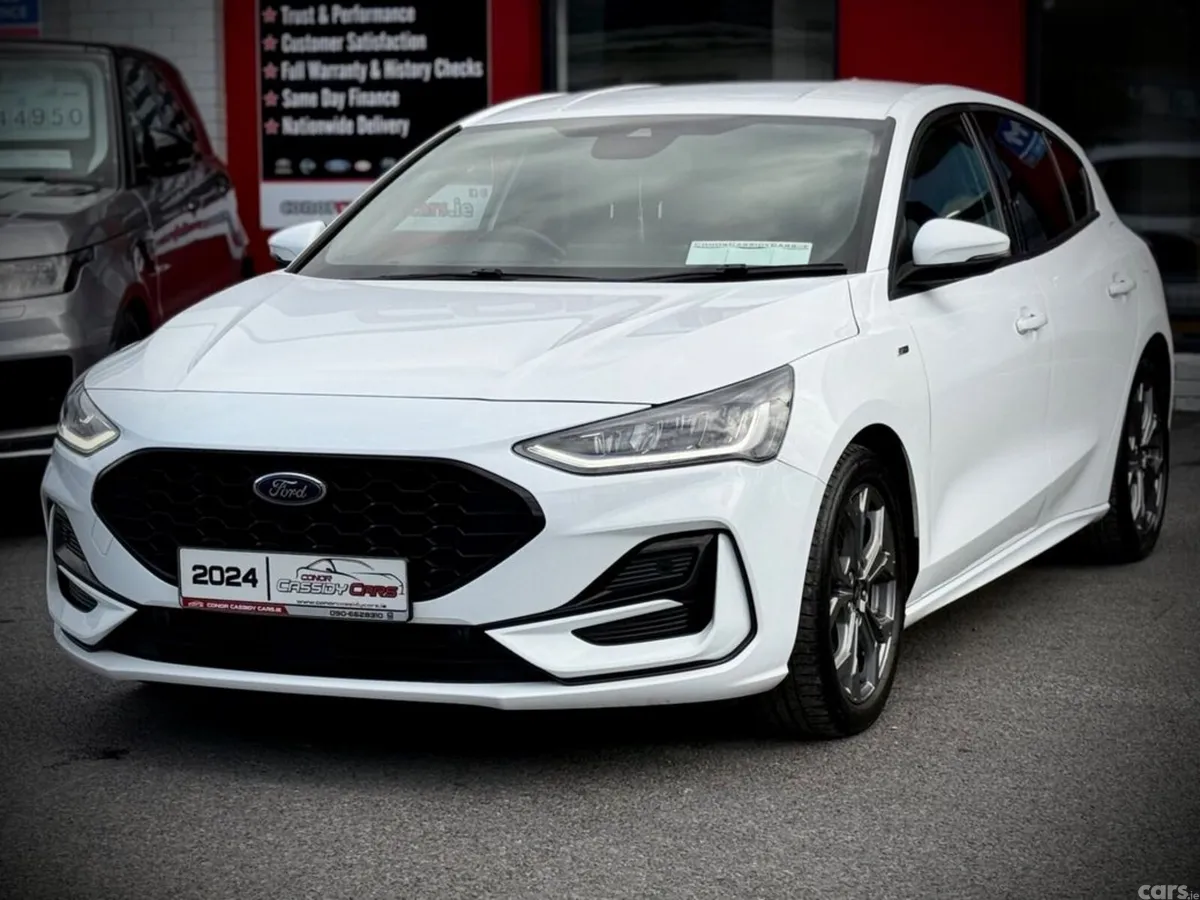 Ford Focus Hatchback, Petrol, 2024, White