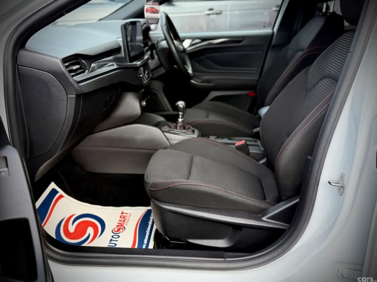 Ford Focus Hatchback, Petrol, 2024, White