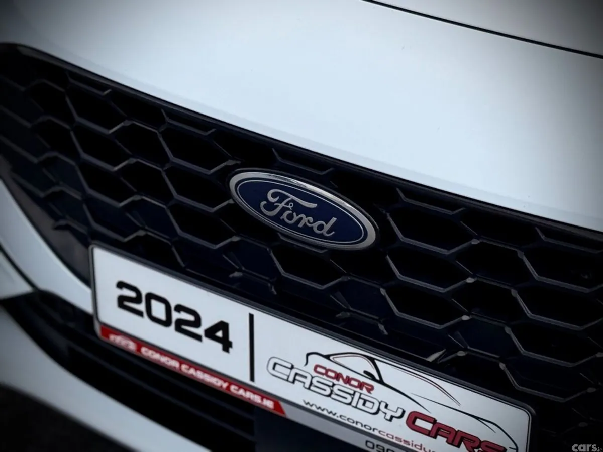 Ford Focus Hatchback, Petrol, 2024, White