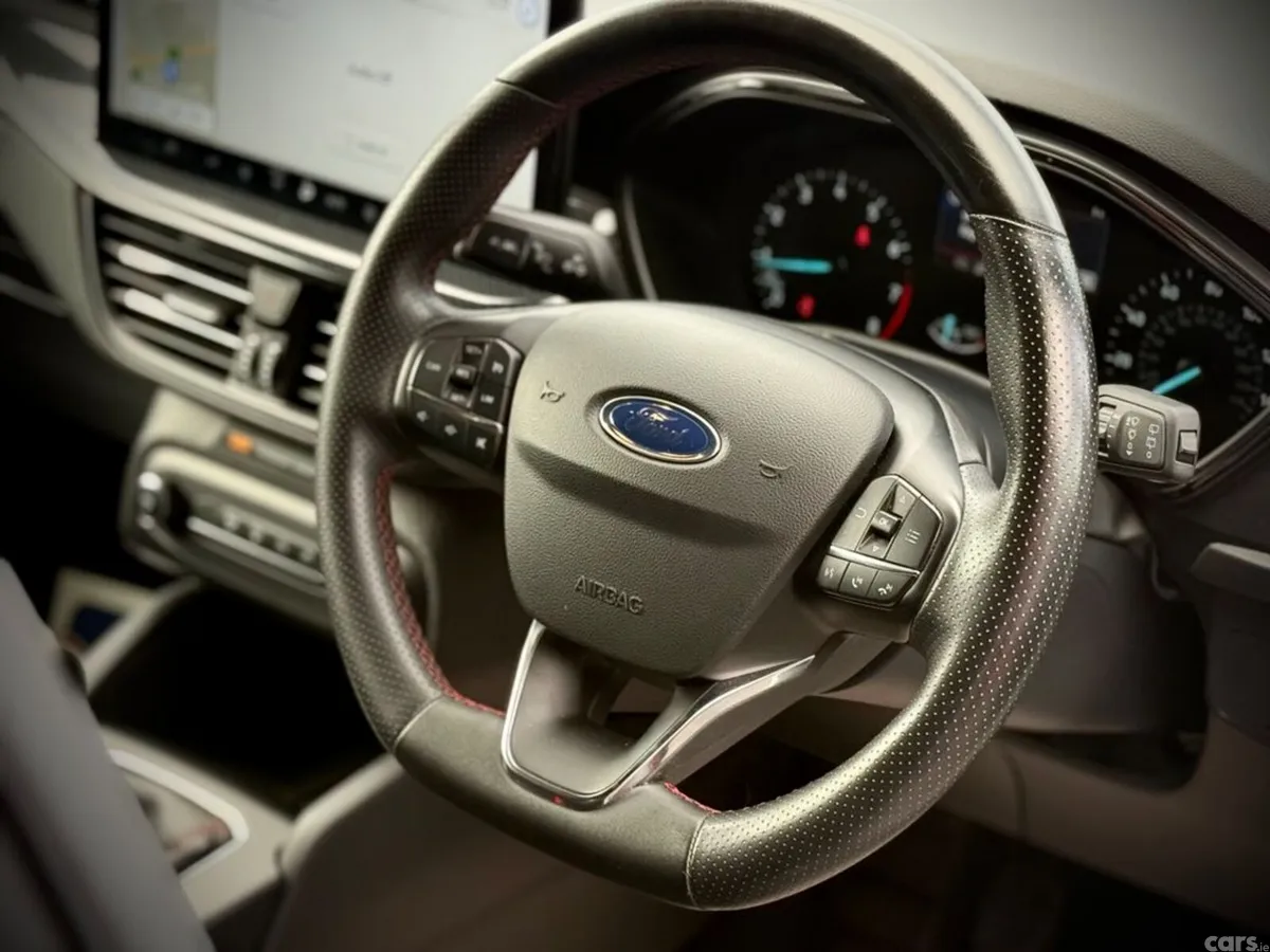 Ford Focus Hatchback, Petrol, 2024, White