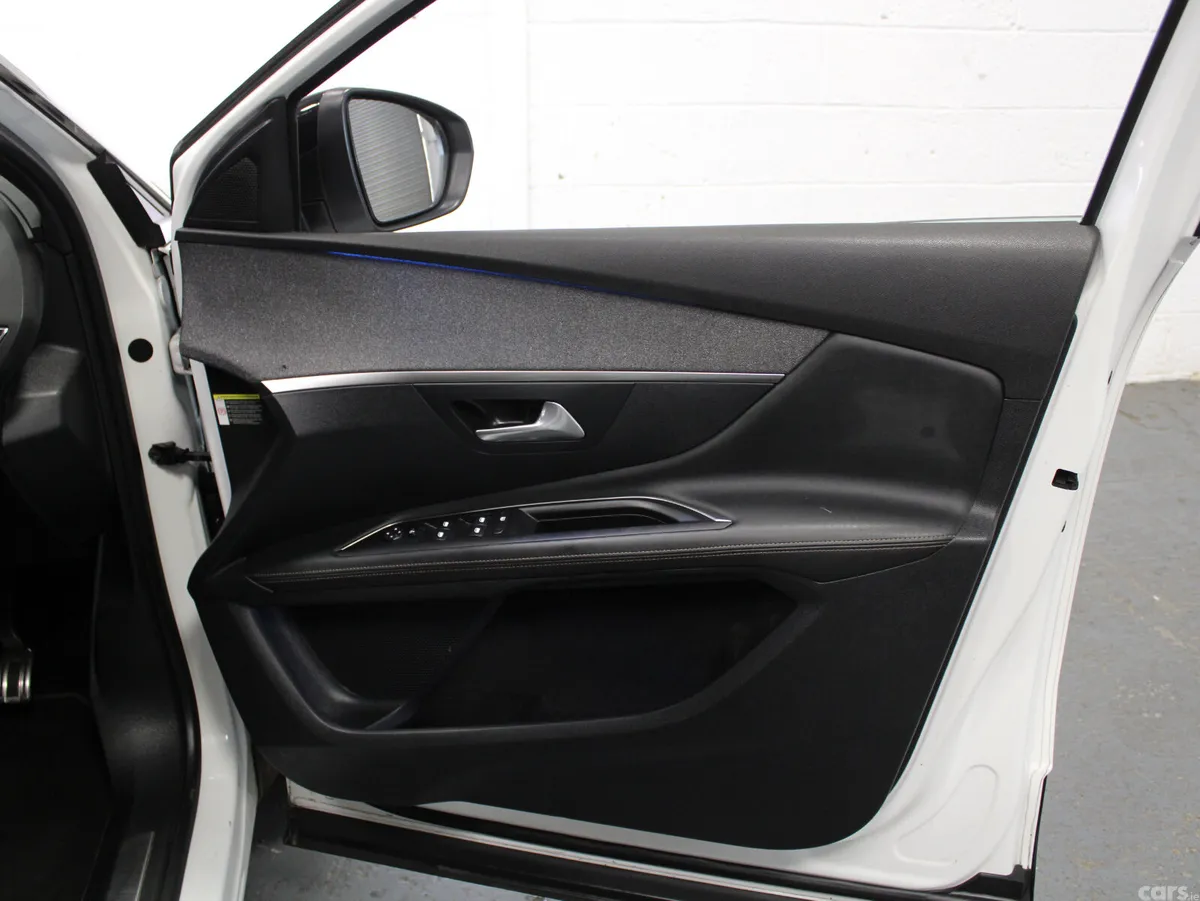 Peugeot 3008 Hatchback, Diesel, 2019, White