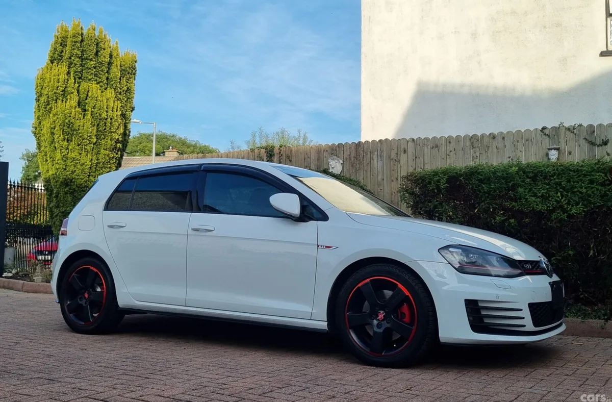 Volkswagen Golf Hatchback, Petrol, 2014, White
