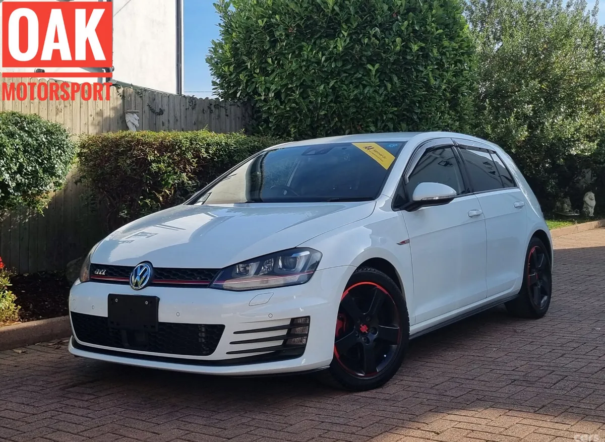 Volkswagen Golf Hatchback, Petrol, 2014, White