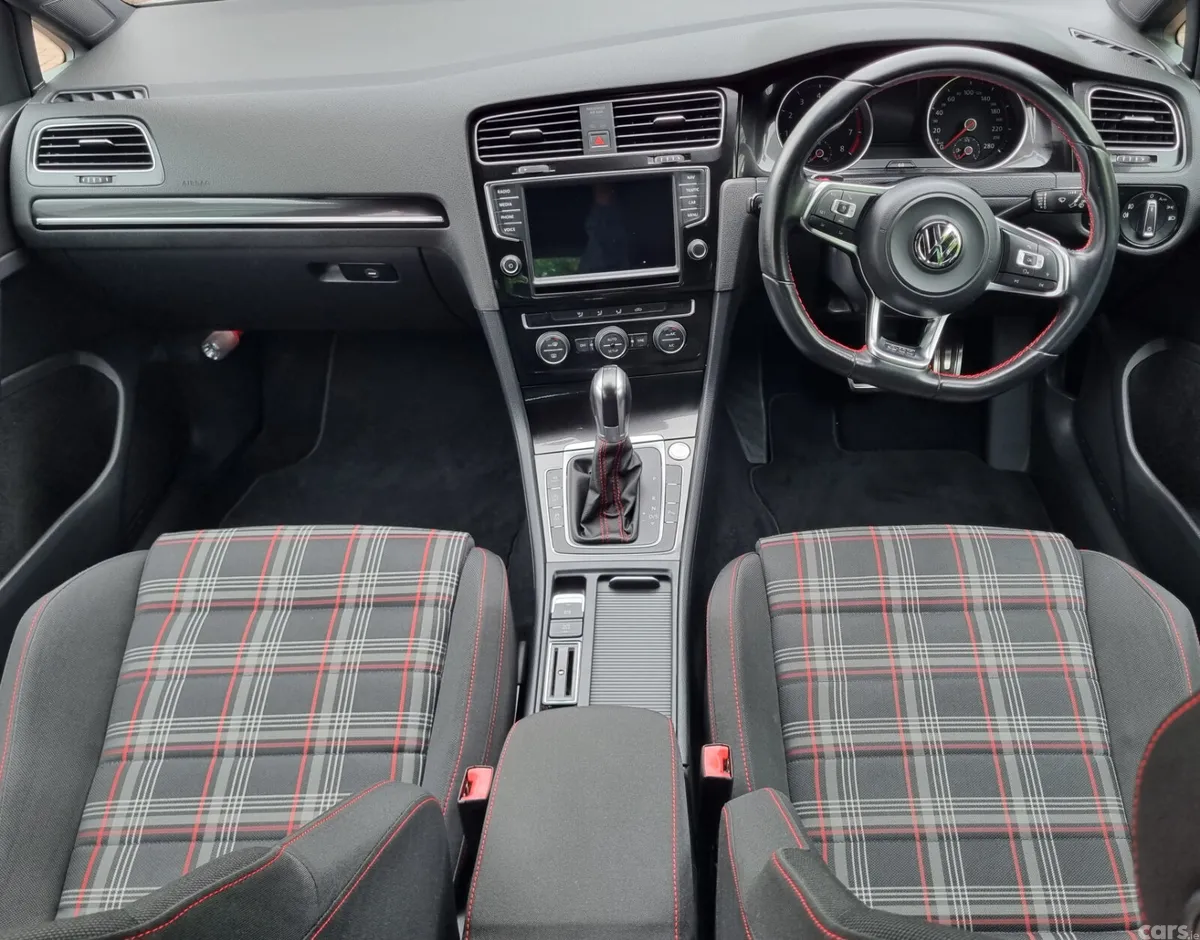 Volkswagen Golf Hatchback, Petrol, 2014, White