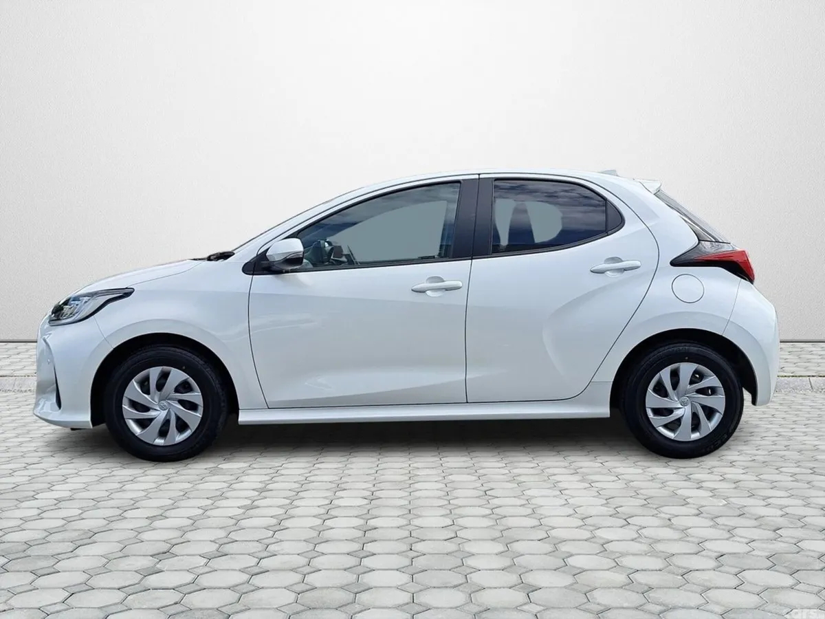 Toyota Yaris Hatchback, Petrol Hybrid, 2024, White