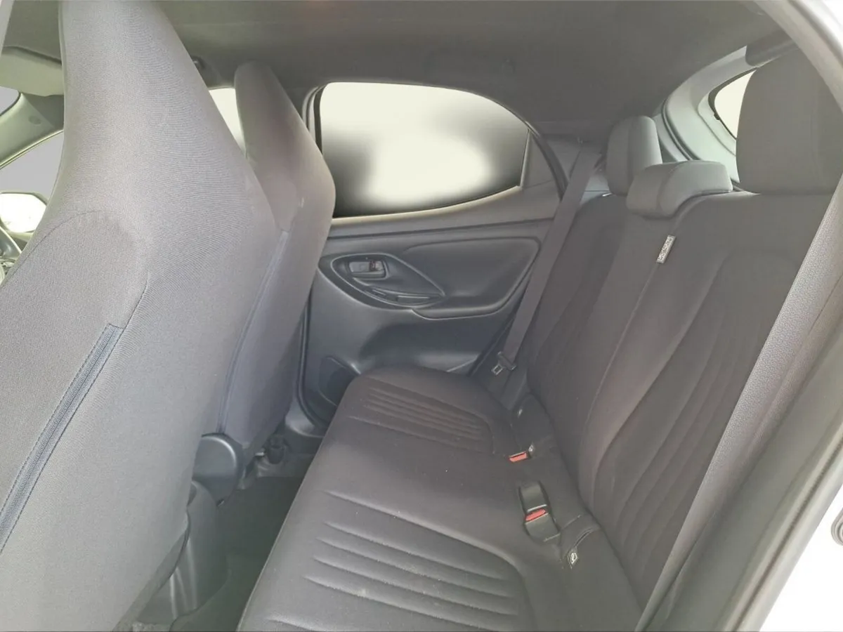 Toyota Yaris Hatchback, Petrol Hybrid, 2024, White