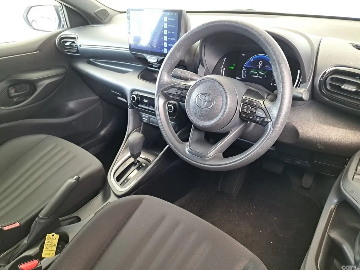 Toyota Yaris Hatchback, Petrol Hybrid, 2024, White
