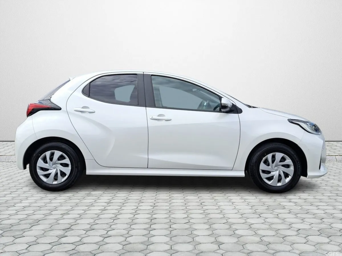 Toyota Yaris Hatchback, Petrol Hybrid, 2024, White