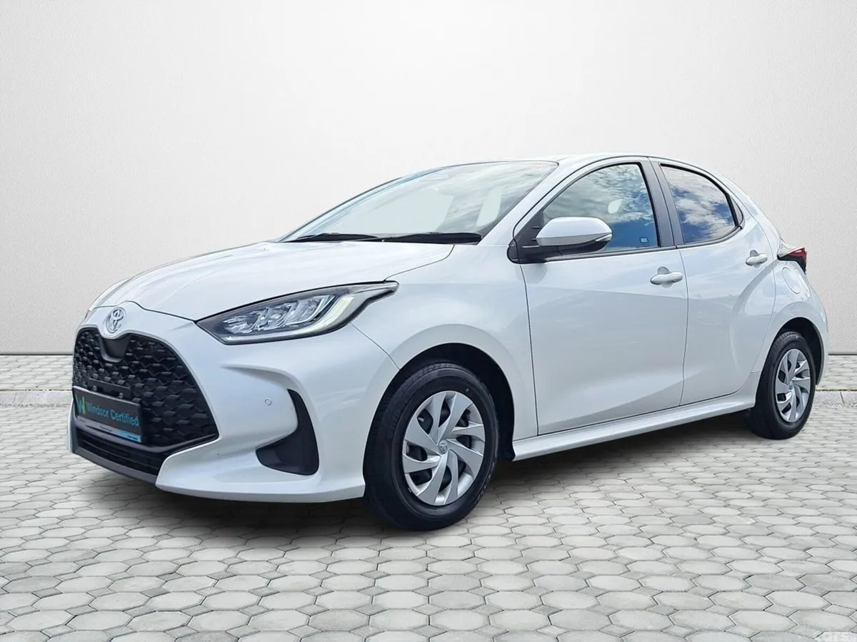 Toyota Yaris Hatchback, Petrol Hybrid, 2024, White