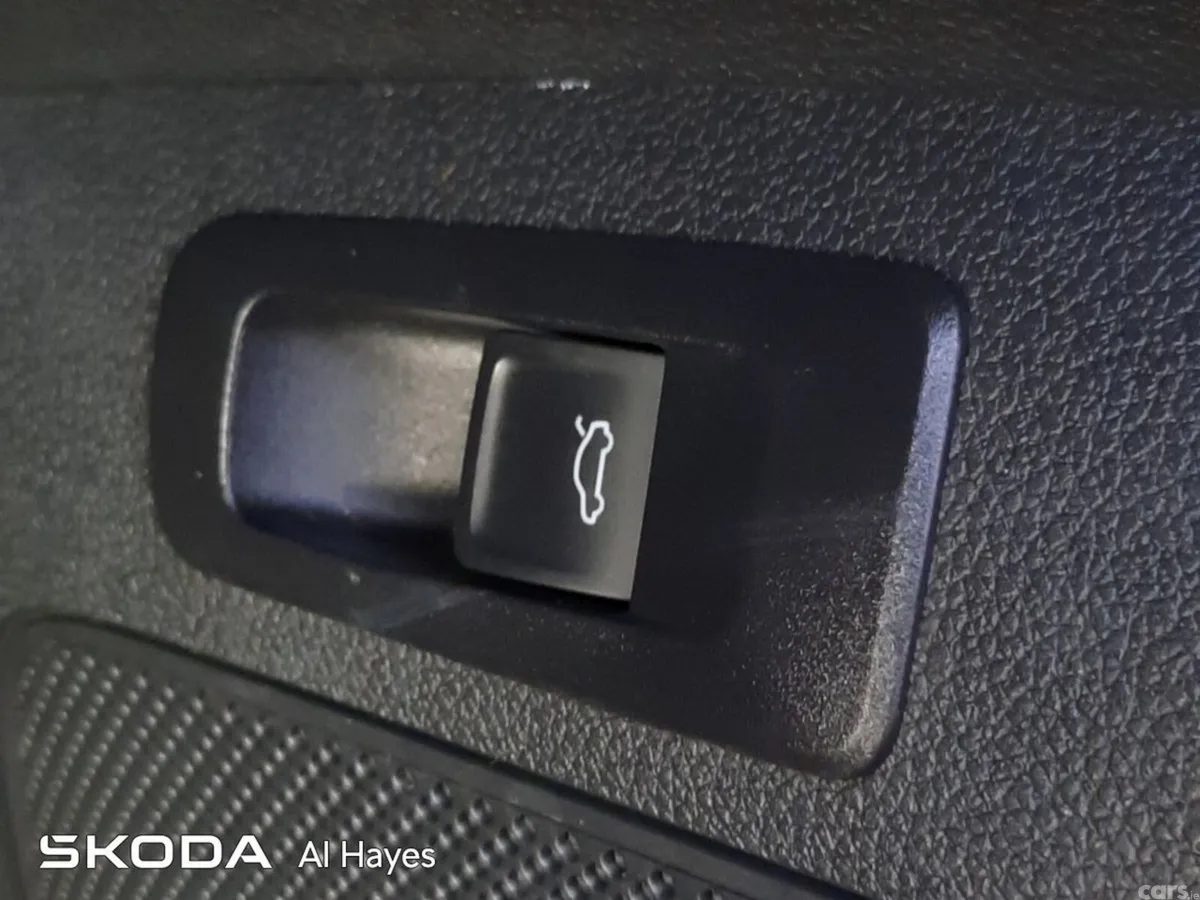 Skoda Karoq SUV, Diesel, 2019, Grey