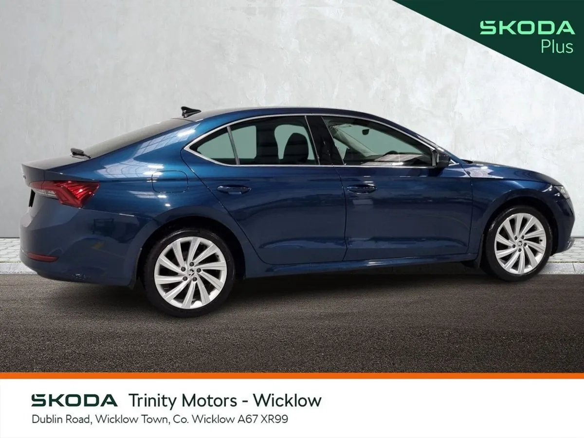 Skoda Octavia Saloon, Diesel, 2024, Blue
