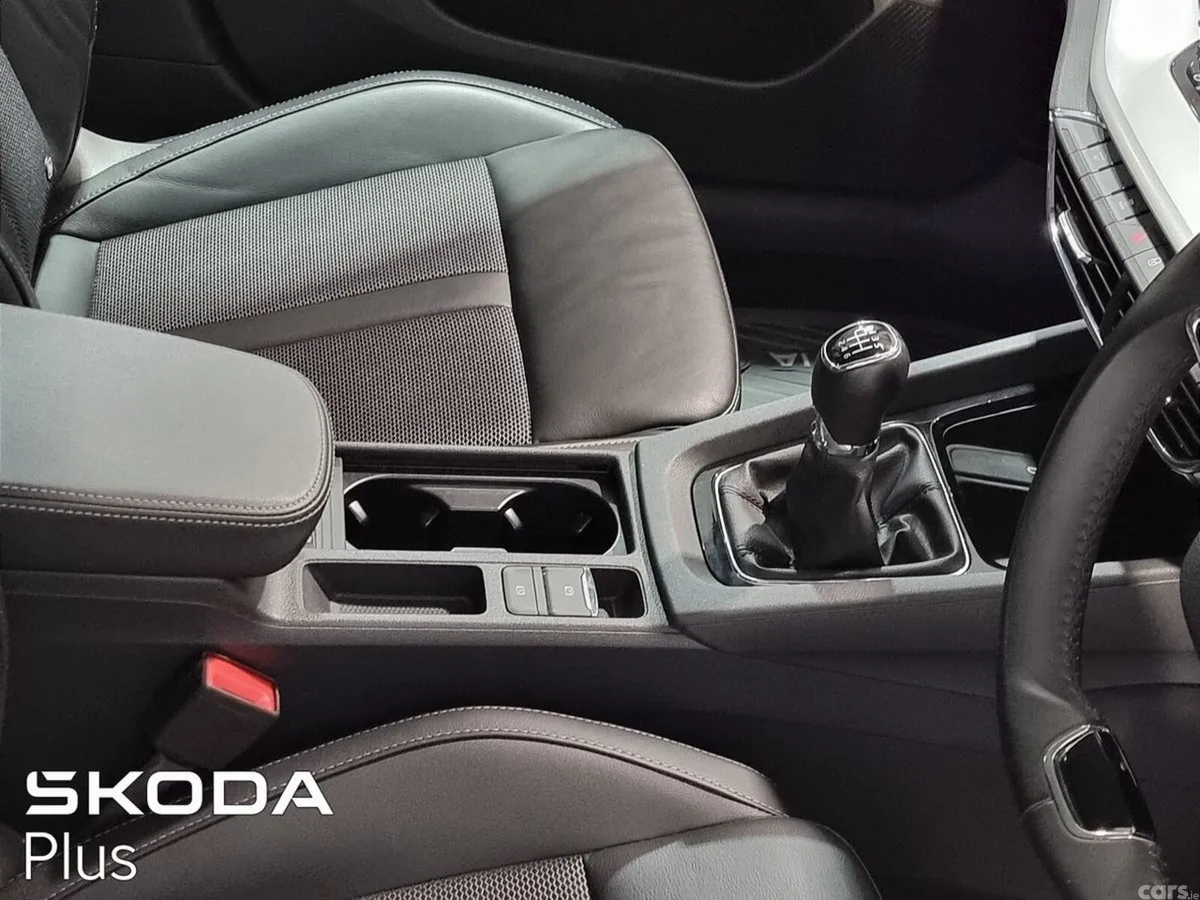 Skoda Octavia Saloon, Diesel, 2024, Blue