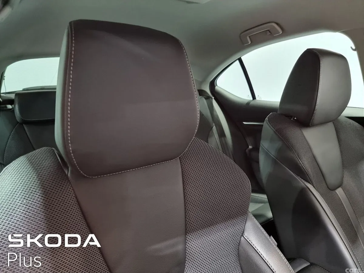 Skoda Octavia Saloon, Diesel, 2024, Blue