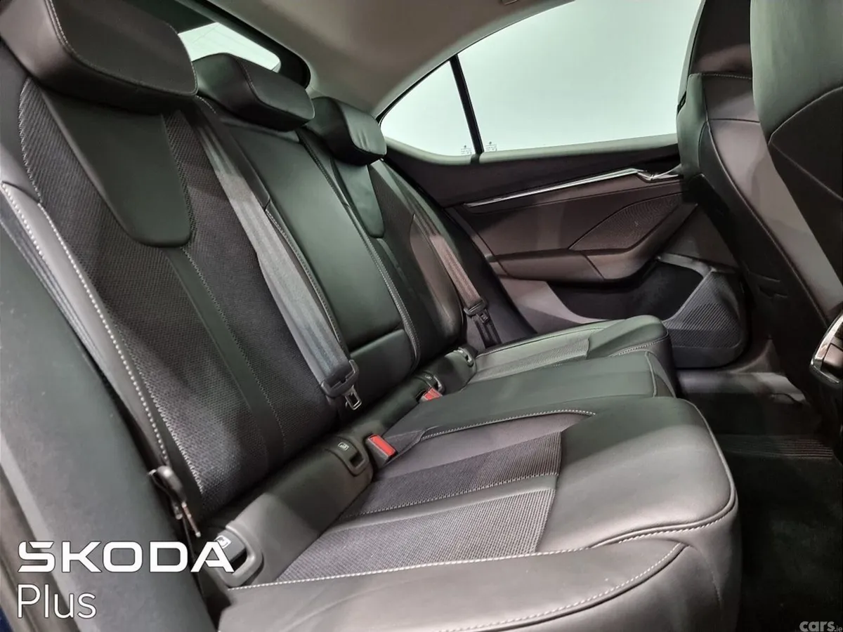 Skoda Octavia Saloon, Diesel, 2024, Blue