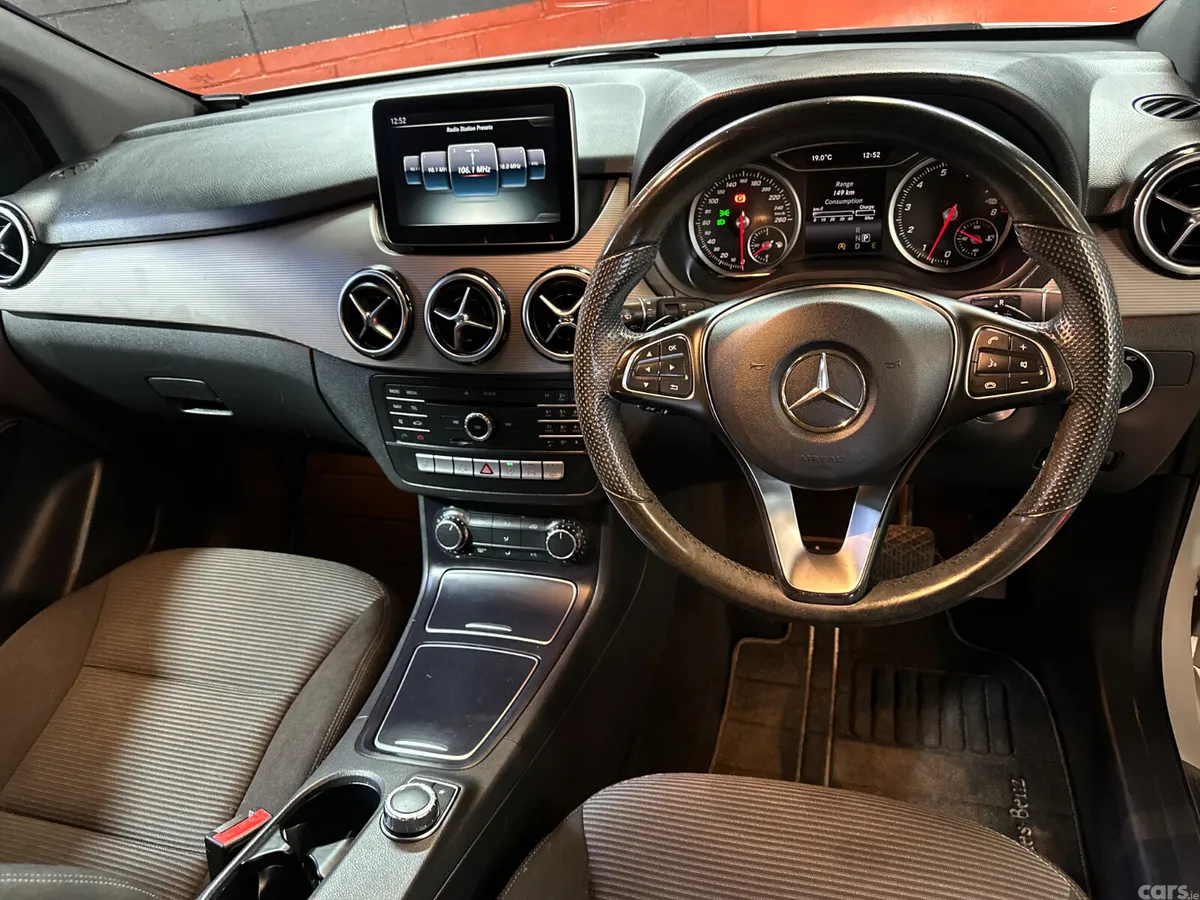 Mercedes-Benz B-Class MPV, Petrol, 2015, White